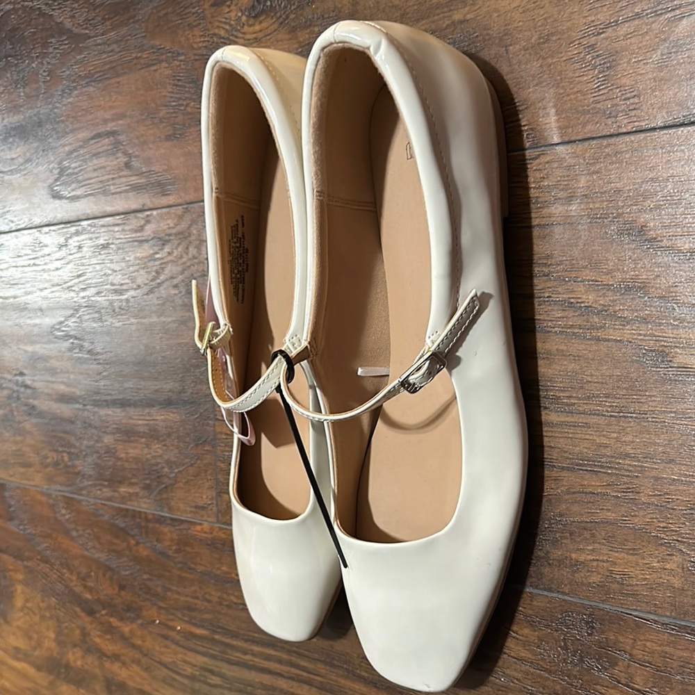 Wild Fable Women’s Cream Mary Jane Semi Square Toe Flats - Picture 6 of 9